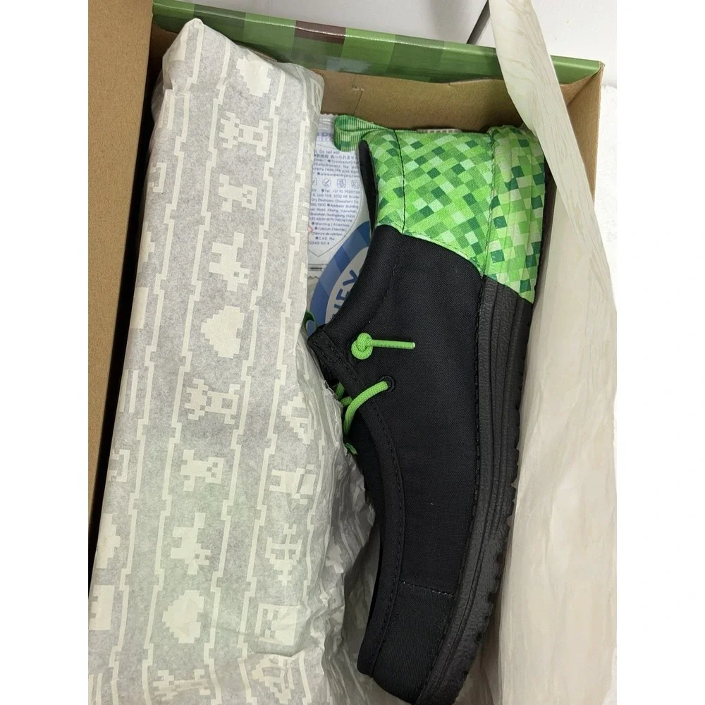 New NIB Minecraft Creeper Hey Dudes Wally Funk Slip On Shoes Sz 8 Black light